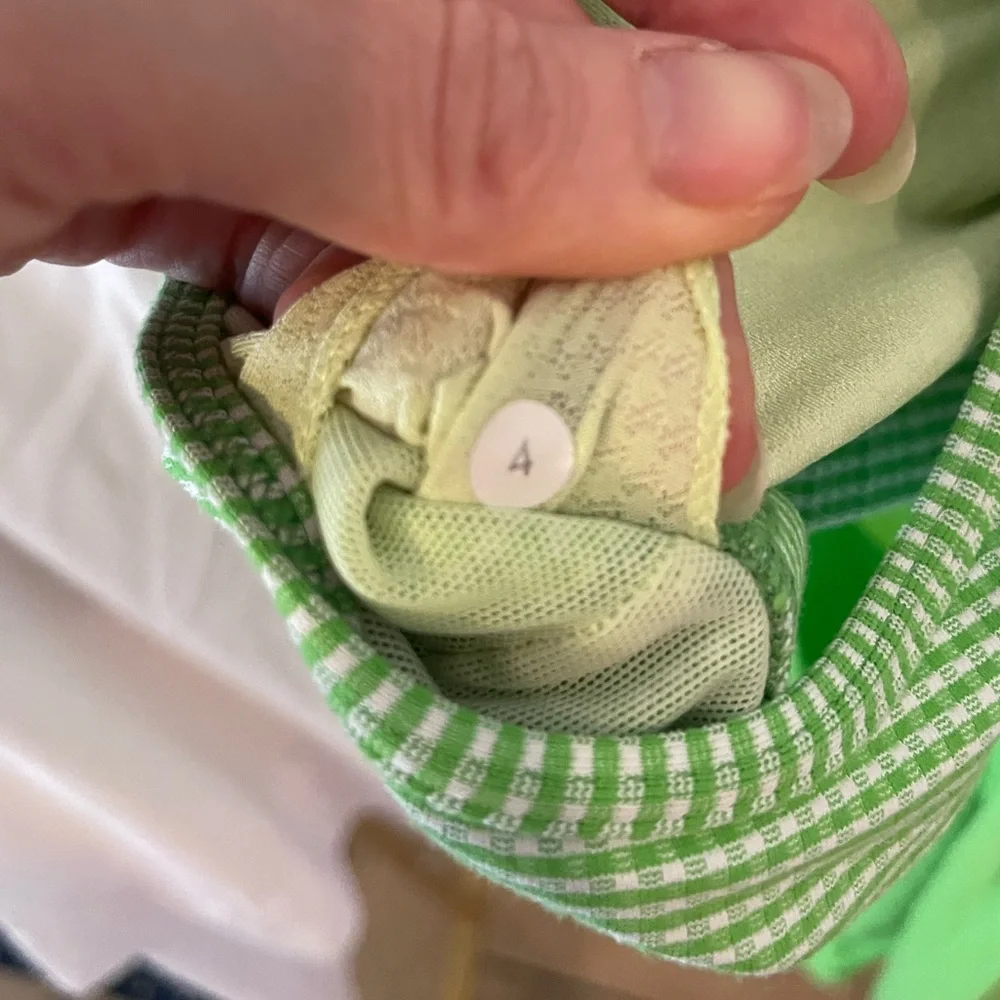 Lululemon Green Cut-out Tank - Picture 2 of 3